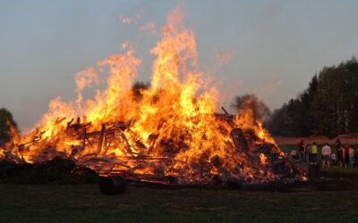 Die kleine Hexe will Ostern feiern